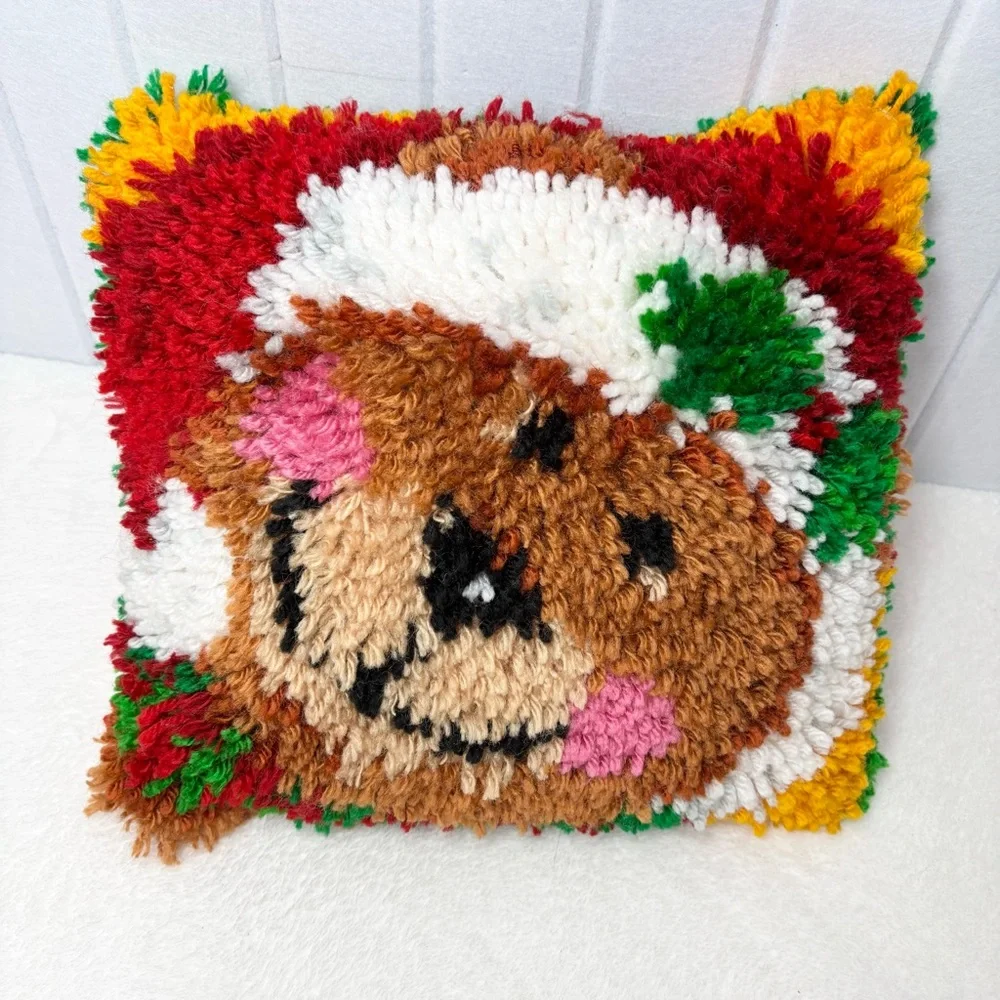 Caron International Vintage Christmas‎ Jingle Bear Latch Hook Pillow